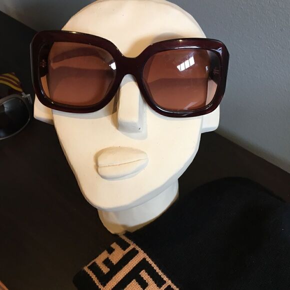 Fendi Sunglasses   - Picture 7 of 10